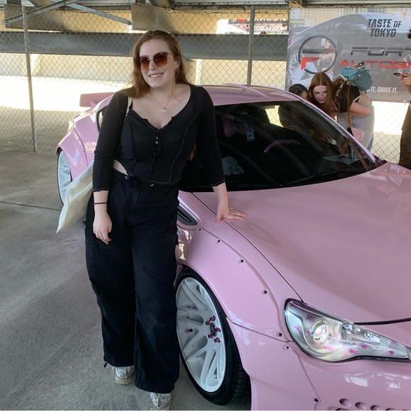 Meet your Posher, Rowena - Picture 1 of 1